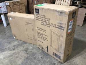 lot 30 image: Lot of assorted Bathroom Medicine Cbinets review pictures customers returns