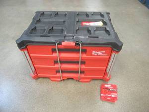lot 346 image: Milwaukee PACKOUT 22 in. Modular 3-Drawer Tool Box with Metal Reinforced Corners (NICE CONDITION)