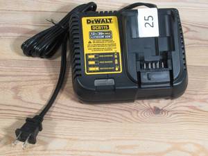 lot 25 image: DEWALT 12-Volt to 20-Volt Lithium-Ion Battery Charger