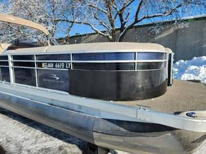 lot 4 image: 2020 Bennington 25 GSR Tri Toon