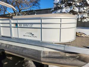 lot 19 image: 2019 Bennington 23 SLX 