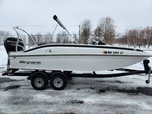 lot 8 image: 2019 Bryant 19 Sportabout 