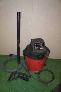 lot 12 image: Craftsman 16 Gallon WetDry Vacuum
