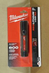 lot 28 image: Milwaukee Redlithium USB 800L Compact Flashlight