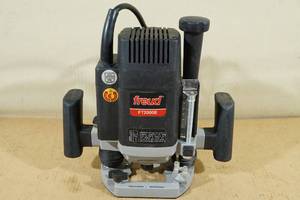 lot 31 image: Freud FT2000E 3-14 HP Electronic Variable Speed Plunge Router