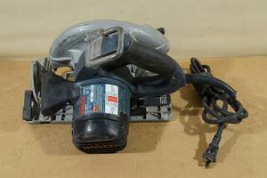 lot 32 image: Bosch CS10 7-14 Circular Saw - 15 Amps