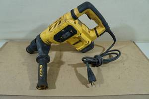 lot 36 image: DeWalt D25481 1-916 SDS-Max Rotary Hammer Drill
