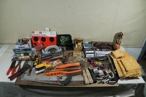 lot 64 image: Assorted Tools - Brushes, Pliers, Cutters, Air Shim