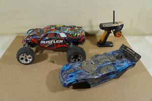 lot 76 image: Traxxas Rustler Electric Remote Control Truck