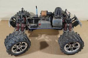 lot 77 image: Traxxas T-MAXX Nitro Remote Control Monster Truck