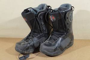 lot 135 image: Fifty One Fifty Snowboard Boots -Mens 9