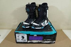 lot 136 image: DC Snowboard Boots -Womens 10W