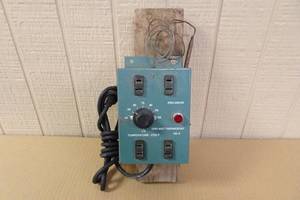 lot 197 image: Pro-Grow GC-4 Greenhouse Thermostat