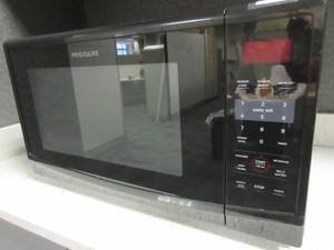 lot 28 image: FRIGIDAIRE BLACK MICROWAVE