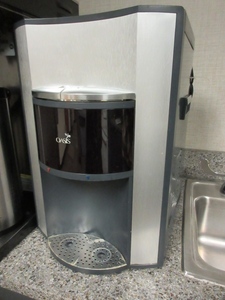 lot 31 image: OASIS PLUMBED HOT AND COLD COUNTERTOP WATER DISPENSER
