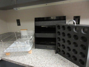 lot 32 image: KITCHEN AND COFFEE ACCESSORIES