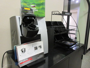 lot 48 image: KEURIG COMMERCIAL COFFEE MAKER WITH ACCESSORIES