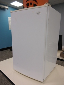 lot 49 image: SANYO DORM  REFRIGERATOR