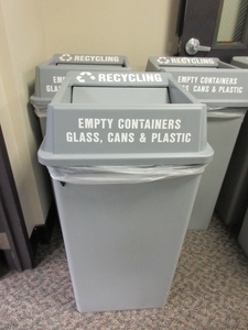 EMERSON BLACK COMPACT REFRIGERATOR