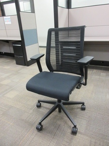 lot 980 image: STEELCASE THINK ADJUSTABLE OFFICE CHAIR