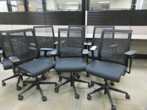 lot 981 image: STEELCASE THINK ADJUSTABLE OFFICE CHAIR