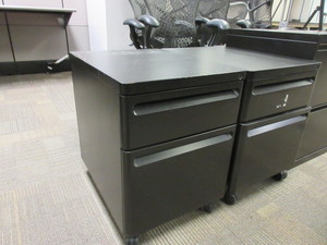 lot 416 image: HERMAN MILLER FREESTANDING MOBILE FILE PEDESTALS