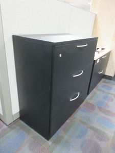 lot 423 image: STEELCASE LATERAL FILE