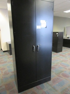 lot 707 image: ALL STEEL METAL STORAGE CABINET