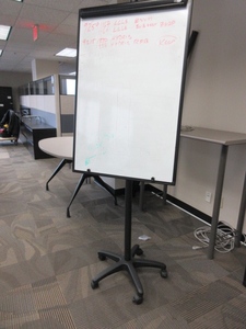 lot 126 image: QUARTET ROLLING WHITEBOARD EASEL