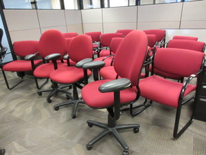 lot 998 image: STEELCASE ASSORTED OFFICE CHAIRS IN MATCHING FABRIC