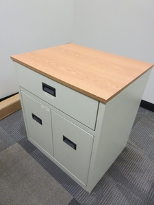 lot 711 image: UTILITY CABINET