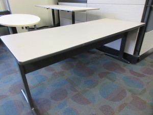 lot 629 image: HERMANMILLER TRAINING TABLE WITH CORD MANAGEMENT