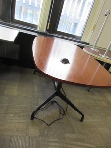 lot 635 image: HERMAN MILLER TABLE WITH TECH PORT