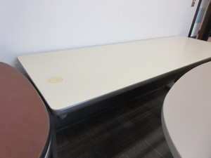 lot 638 image: HERMAN MILLER TRAINING TABLES