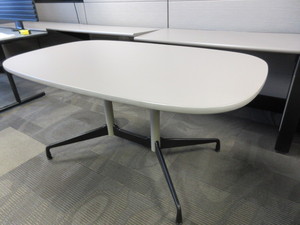 lot 661 image: HERMAN MILLER CONFERENCE TABLE
