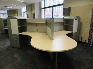 lot 18 image: STEELCASE 120 DEGREE THREE STATION WORK POD