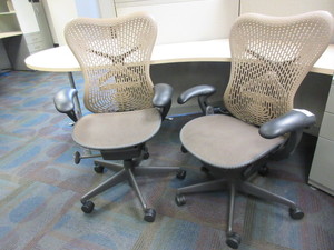 lot 973 image: HERMAN MILLER MIRRA CHAIRS