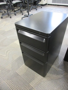 lot 444 image: HERMAN MILLER, FREESTANDING, PEDESTAL FILES