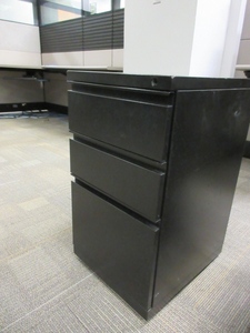 lot 455 image: HERMAN MILLER, MERIDIAN, FREESTANDING PEDESTAL FILE