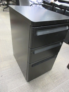 lot 488 image: HERMAN MILLER FREESTANDING PEDESTAL FILES