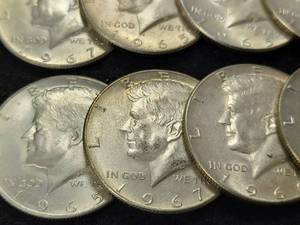 GROUP OF 10 US 40% SILVER KENNEDY HALF DOLLARS 1965-1969
