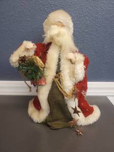 8 CHRISTMAS SANTAS