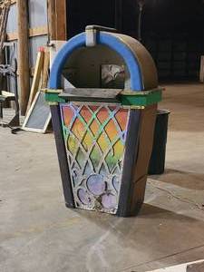 lot 18 image: Jukebox Prop 39 x 17.5 x 61 tall