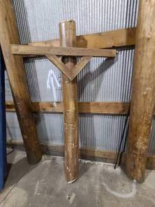 lot 21 image: Cross 85 x 48