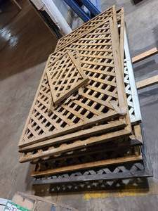 lot 25 image: Pallet of Wood Lattice