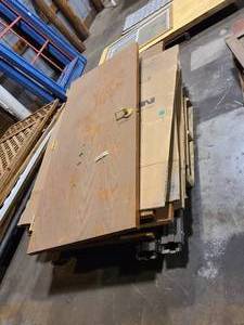 lot 26 image: Pallet of Doors