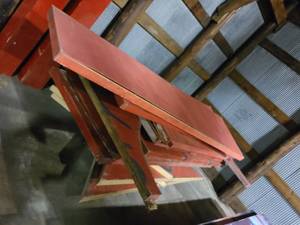 lot 28 image: Pallet of Red Background