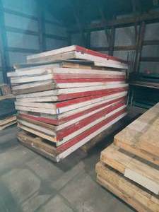 lot 43 image: Red and White Background