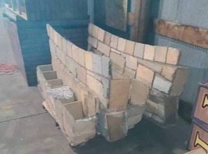 lot 46 image: 6 long paver pallet
