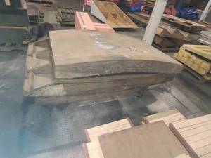 lot 77 image: Arched pallet